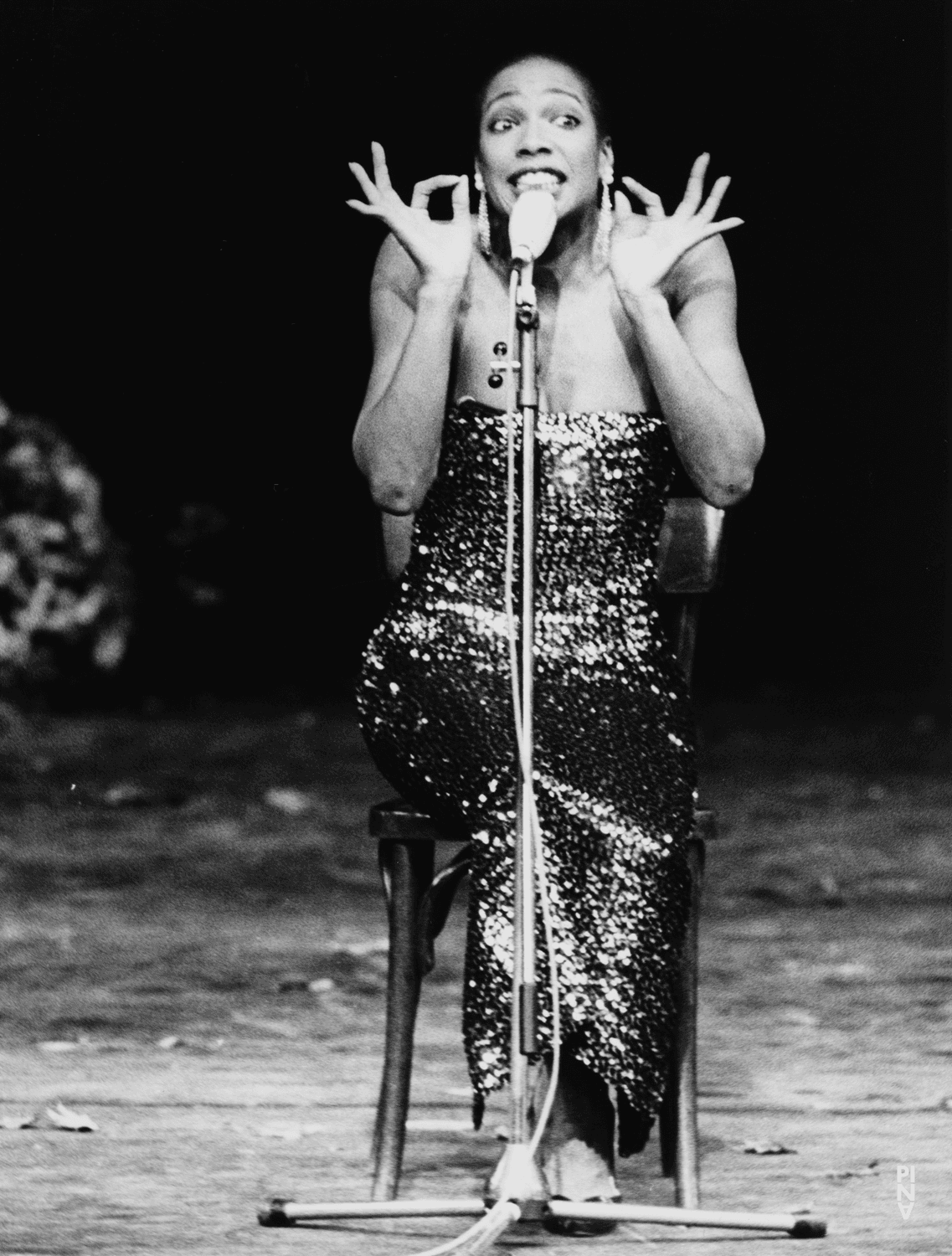 Quincella Swyningan dans « Walzer » de Pina Bausch au Koninklijk Theater Carré Amsterdam, saison 1981/82