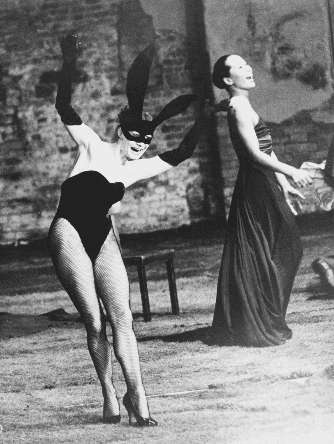 Silvia Kesselheim und Kyomi Ichida in „1980 – Ein Stück von Pina Bausch“ von Pina Bausch