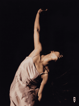 Silvia Farias Heredía in “Bamboo Blues” by Pina Bausch | Photo: Angelos Giotopoulos