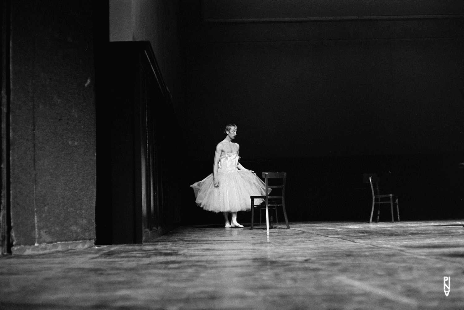 Dominique Mercy in „Bandoneon“ von Pina Bausch im Opernhaus Wuppertal, Spielzeit 1980/81