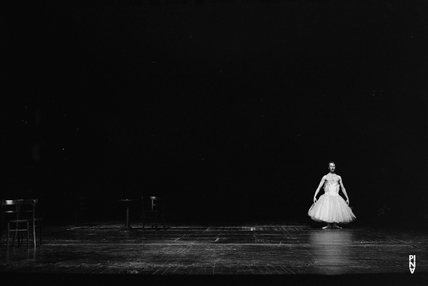 Dominique Mercy in „Bandoneon“ von Pina Bausch im Opernhaus Wuppertal, Spielzeit 1980/81