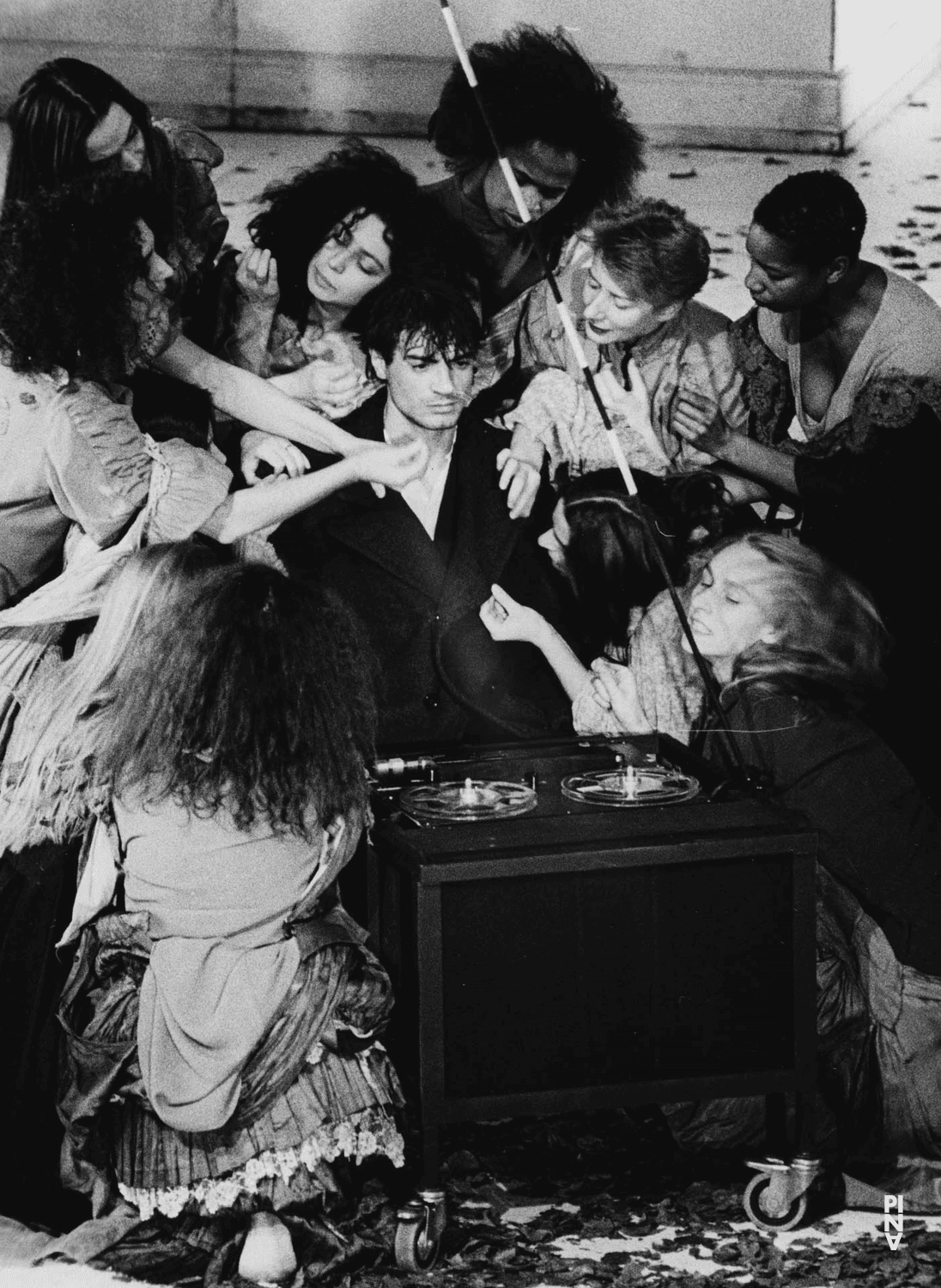 „Blaubart. Beim Anhören einer Tonbandaufnahme von Béla Bartóks Oper »Herzog Blaubarts Burg«“ von Pina Bausch