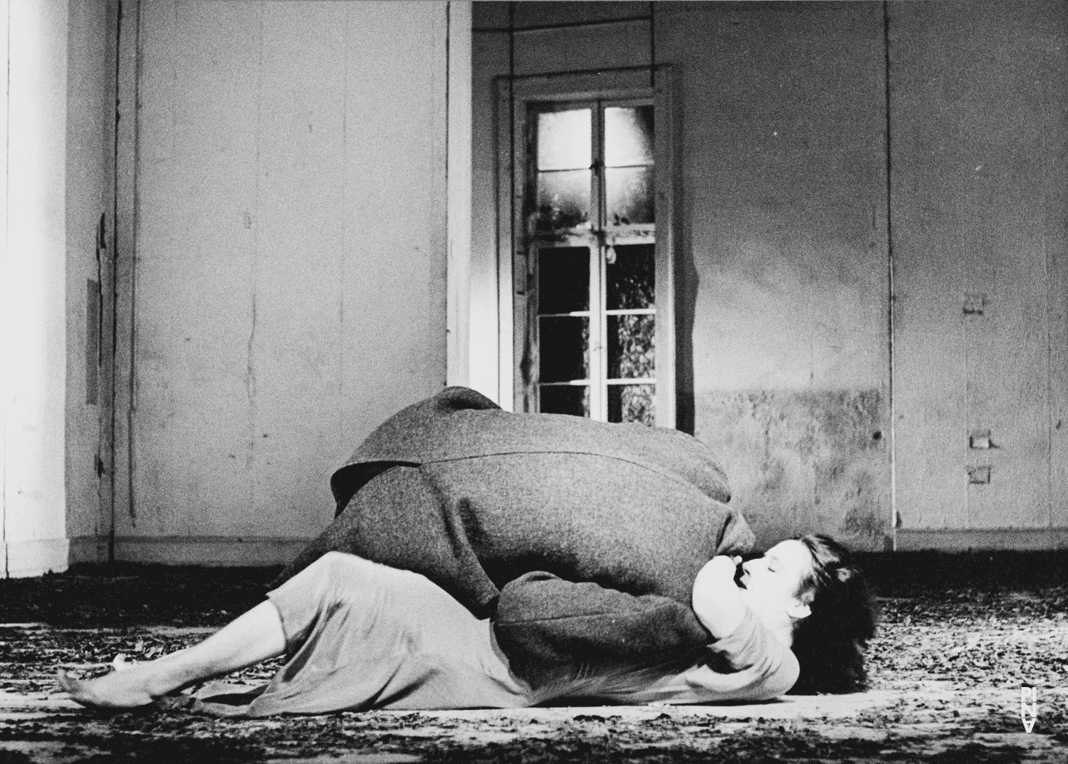 Beatrice Libonati dans « Barbe-Bleue. En écoutant un enregistrement sur bande magnétique de l’opéra de Béla Bartók « Le Château de Barbe-Bleue » » de Pina Bausch