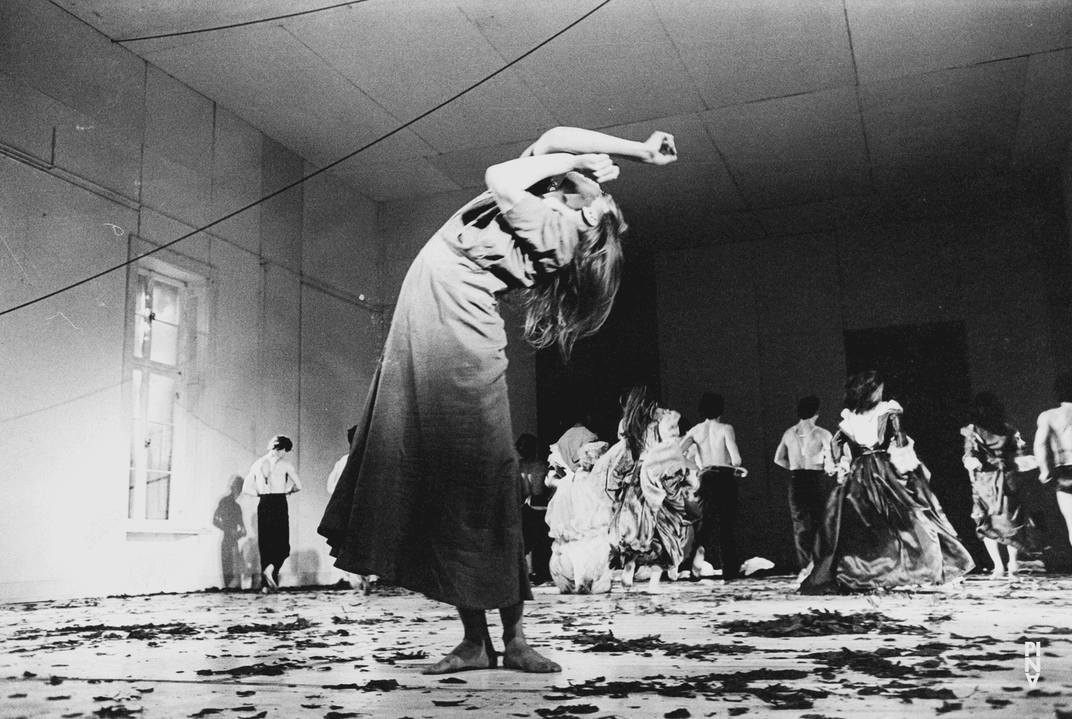 Marlis Alt dans « Barbe-Bleue. En écoutant un enregistrement sur bande magnétique de l’opéra de Béla Bartók « Le Château de Barbe-Bleue » » de Pina Bausch