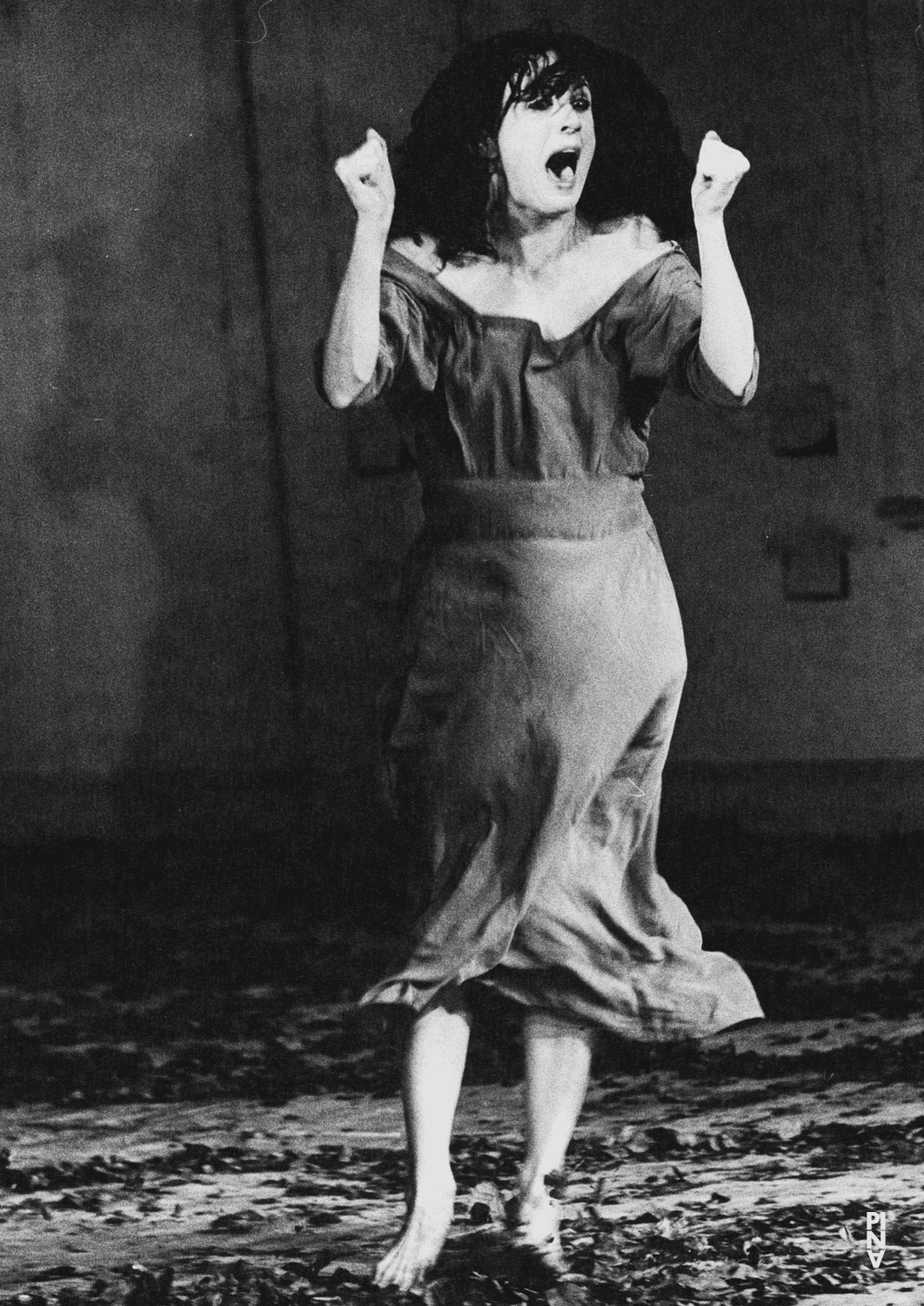 Meryl Tankard in „Blaubart. Beim Anhören einer Tonbandaufnahme von Béla Bartóks Oper »Herzog Blaubarts Burg«“ von Pina Bausch