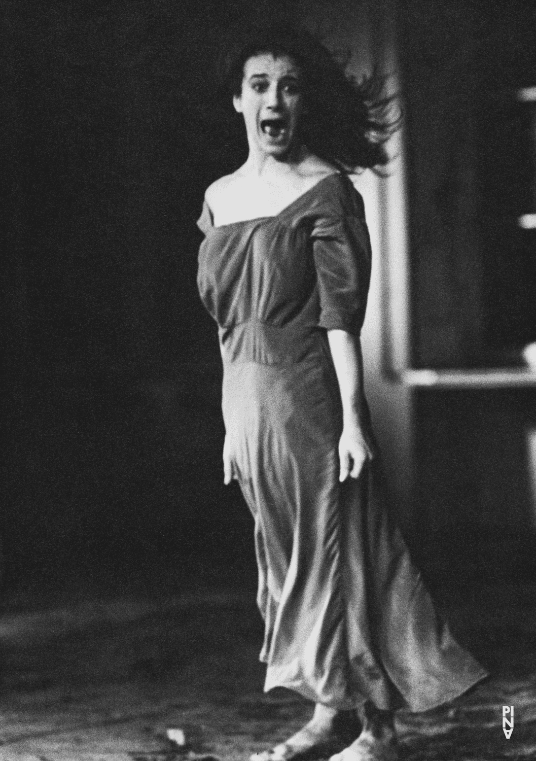 Beatrice Libonati dans « Barbe-Bleue. En écoutant un enregistrement sur bande magnétique de l’opéra de Béla Bartók « Le Château de Barbe-Bleue » » de Pina Bausch