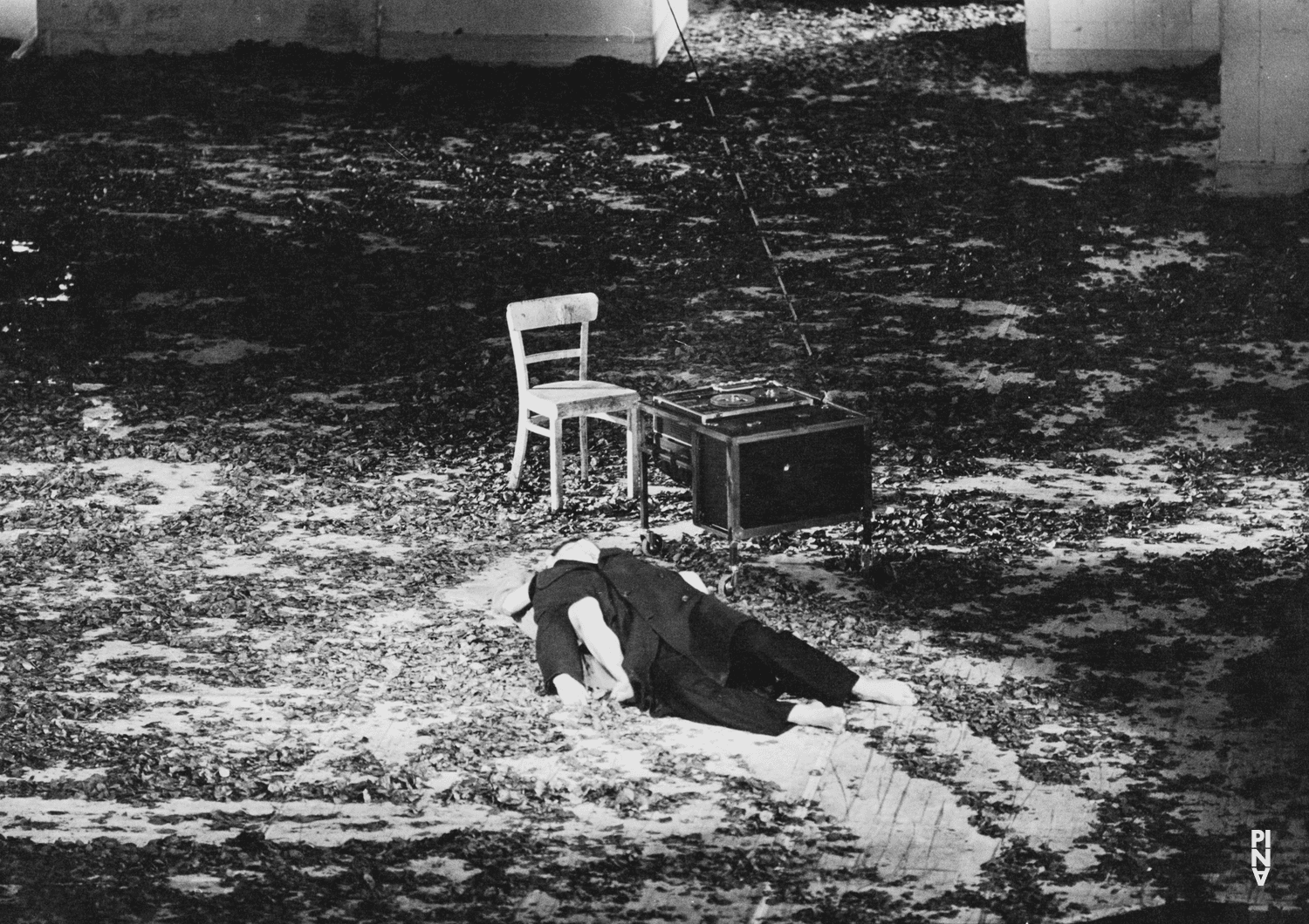 „Blaubart. Beim Anhören einer Tonbandaufnahme von Béla Bartóks Oper »Herzog Blaubarts Burg«“ von Pina Bausch