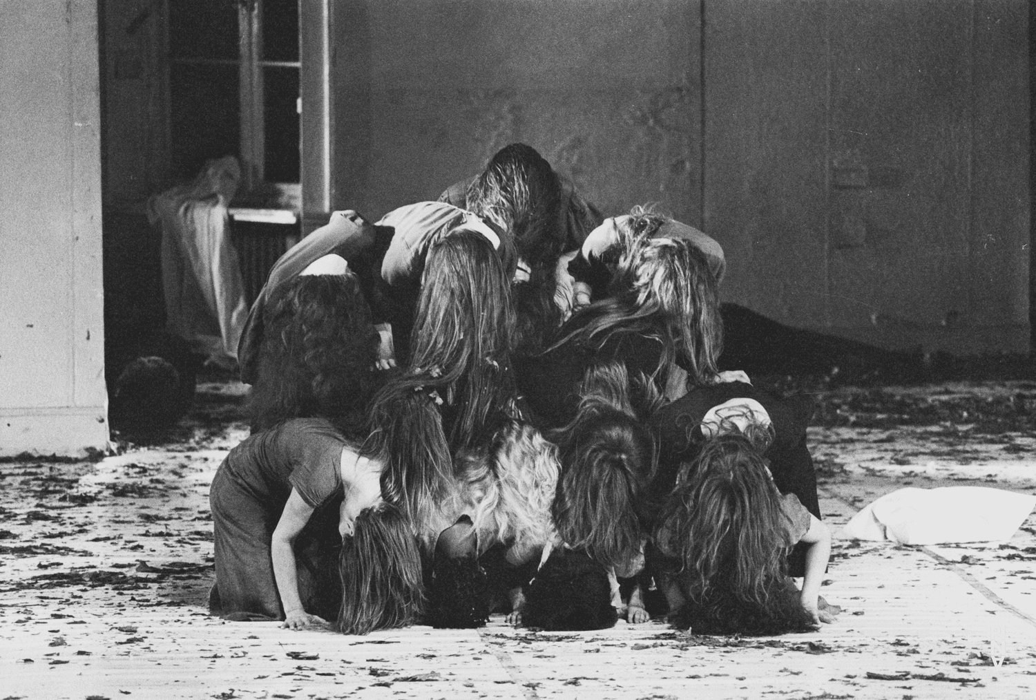 Photo de « Barbe-Bleue. En écoutant un enregistrement sur bande magnétique de l’opéra de Béla Bartók « Le Château de Barbe-Bleue » » de Pina Bausch