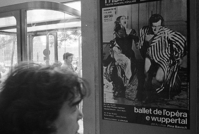 « Barbe-Bleue. En écoutant un enregistrement sur bande magnétique de l’opéra de Béla Bartók « Le Château de Barbe-Bleue » » de Pina Bausch au Théâtre de la Ville Paris, saison 1978/79
