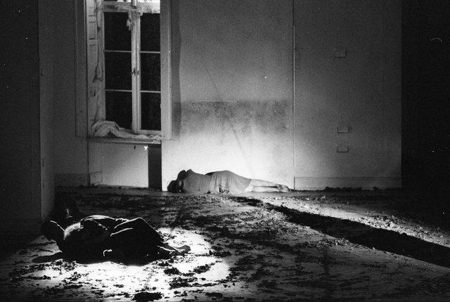 Christian Trouillas dans « Barbe-Bleue. En écoutant un enregistrement sur bande magnétique de l’opéra de Béla Bartók « Le Château de Barbe-Bleue » » de Pina Bausch au Théâtre de la Ville Paris, saison 1978/79
