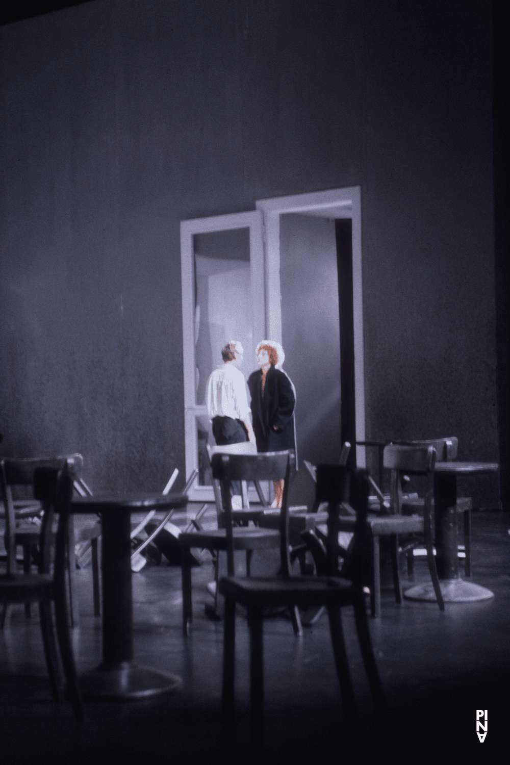 Nazareth Panadero et Dominique Mercy dans « Café Müller » de Pina Bausch