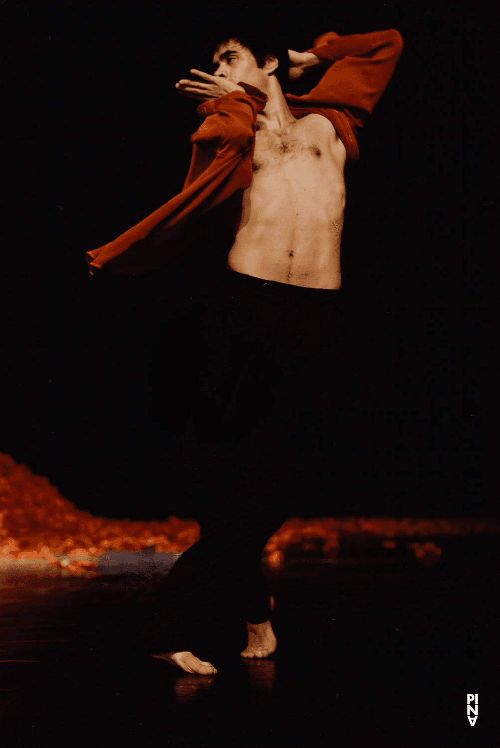 Kenji Takagi in „Der Fensterputzer“ von Pina Bausch