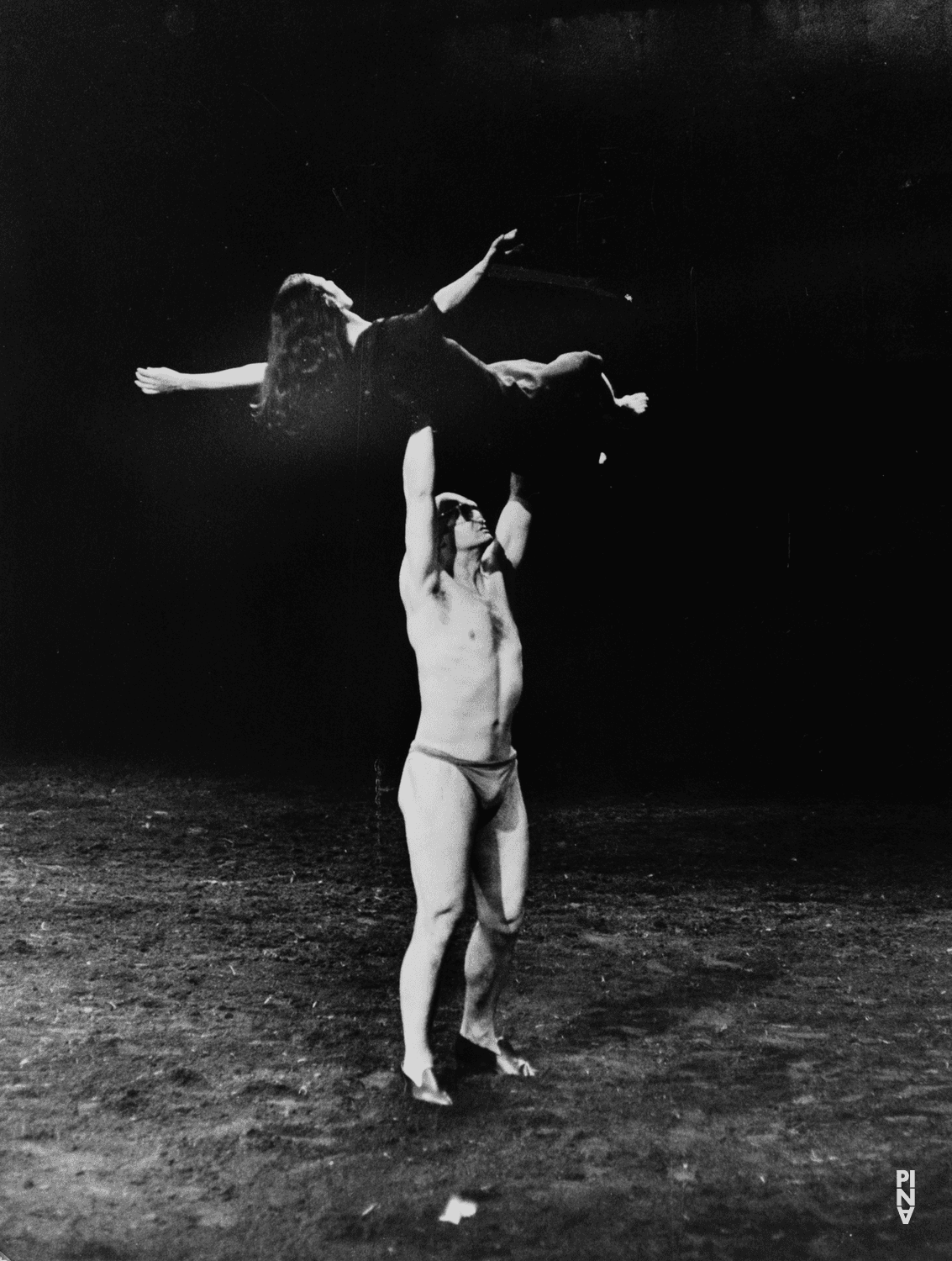 Jan Minařík and Beatrice Libonati in “Auf dem Gebirge hat man ein Geschrei gehört (On the Mountain a Cry Was Heard)” by Pina Bausch