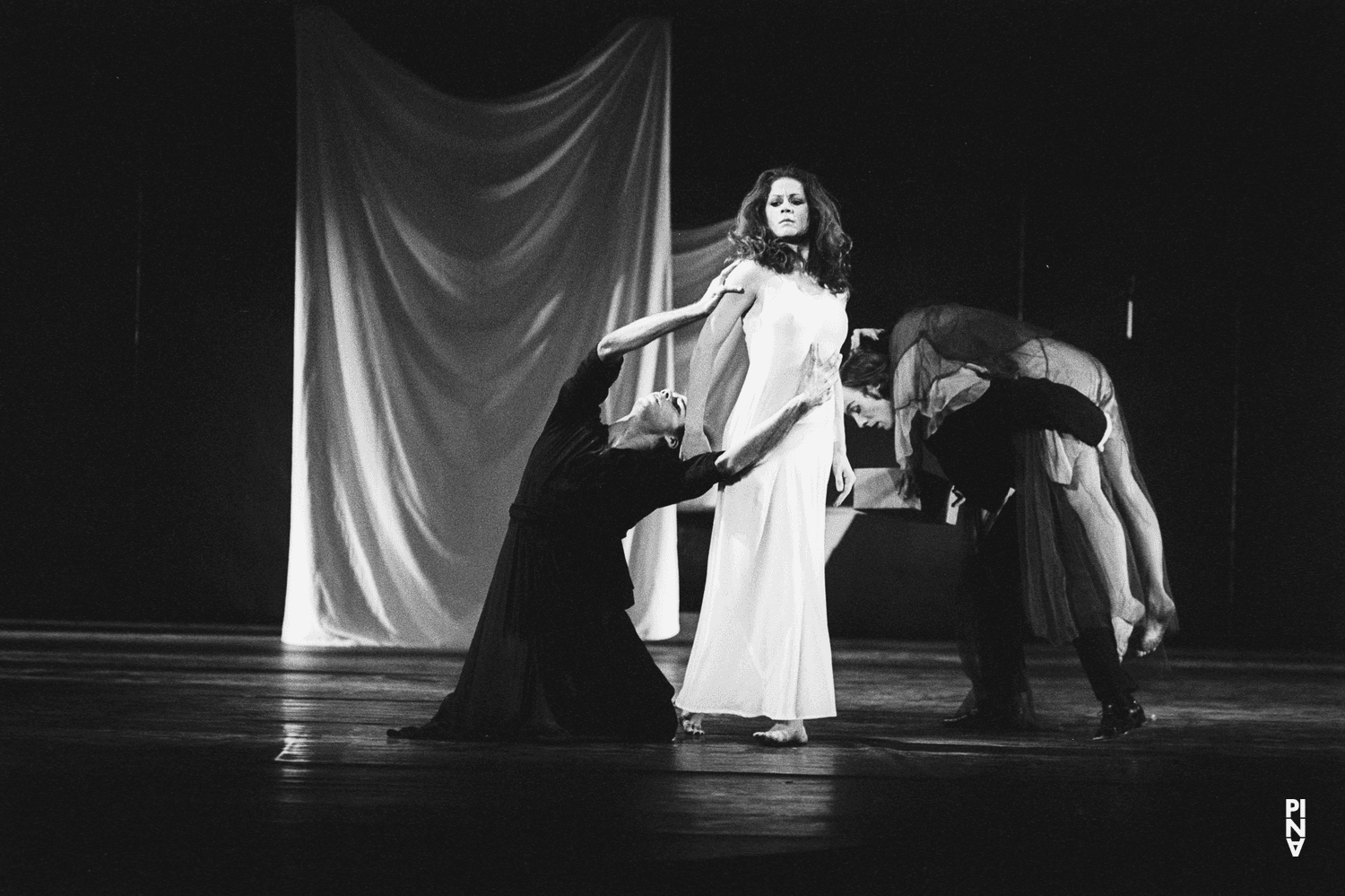Carlos Orta und Malou Airaudo in „Iphigenie auf Tauris“ von Pina Bausch im Opernhaus Wuppertal, 20. April 1974