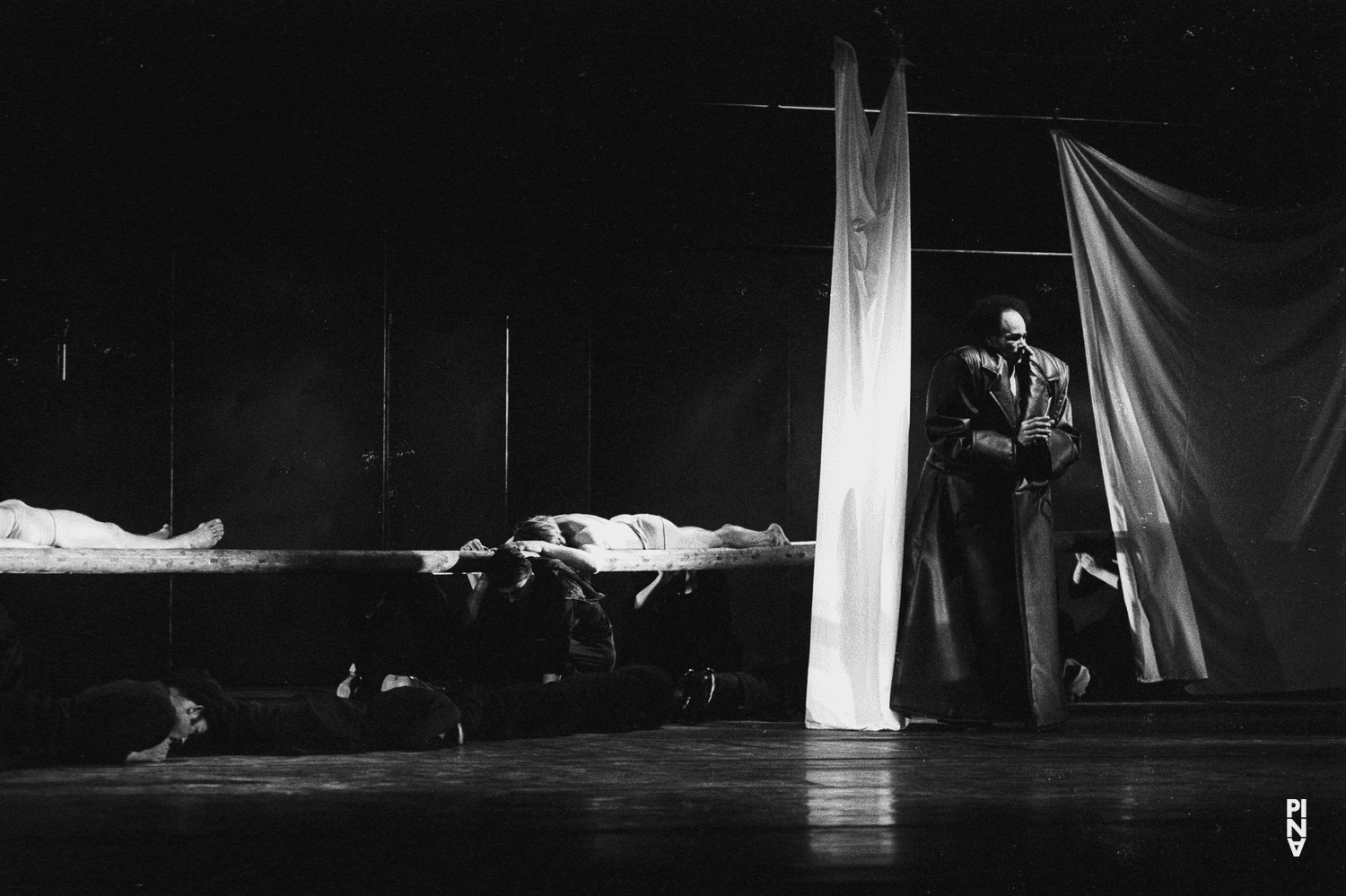 Carlos Orta dans « Iphigenie auf Tauris » de Pina Bausch à l'Opernhaus Wuppertal, 20 avril 1974