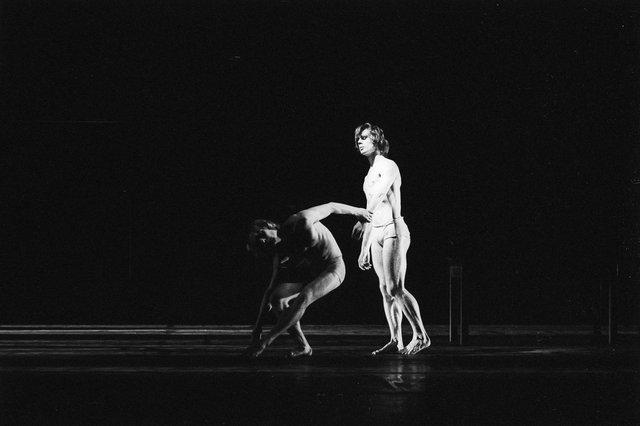 Dominique Mercy et Ed Kortlandt dans « Iphigenie auf Tauris » de Pina Bausch à l'Opernhaus Wuppertal, 20 avril 1974