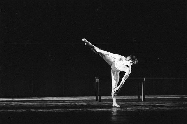 Ed Kortlandt dans « Iphigenie auf Tauris » de Pina Bausch avec Tanztheater Wuppertal à l'Opernhaus Wuppertal (Allemagne), 20 avril 1974