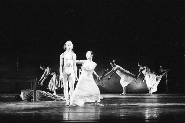 Dominique Mercy and Malou Airaudo in “Iphigenie auf Tauris” by Pina Bausch at Opernhaus Wuppertal, season 1973/74