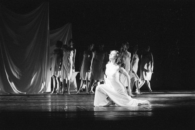 Malou Airaudo in “Iphigenie auf Tauris” by Pina Bausch with Tanztheater Wuppertal at Opernhaus Wuppertal (Germany), April 20, 1974