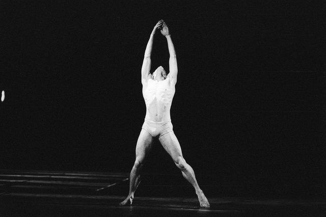 Ed Kortlandt in “Iphigenie auf Tauris” by Pina Bausch with Tanztheater Wuppertal at Opernhaus Wuppertal (Germany), April 20, 1974