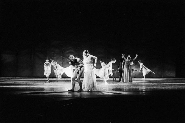 Dominique Mercy and Malou Airaudo in “Iphigenie auf Tauris” by Pina Bausch with Tanztheater Wuppertal at Opernhaus Wuppertal (Germany), April 20, 1974