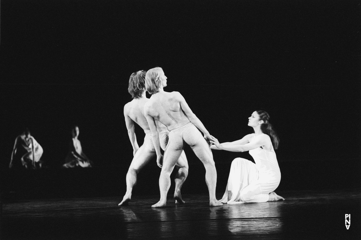 Dominique Mercy, Malou Airaudo und Ed Kortlandt in „Iphigenie auf Tauris“ von Pina Bausch mit Tanztheater Wuppertal im Opernhaus Wuppertal (Deutschland), 20. April 1974