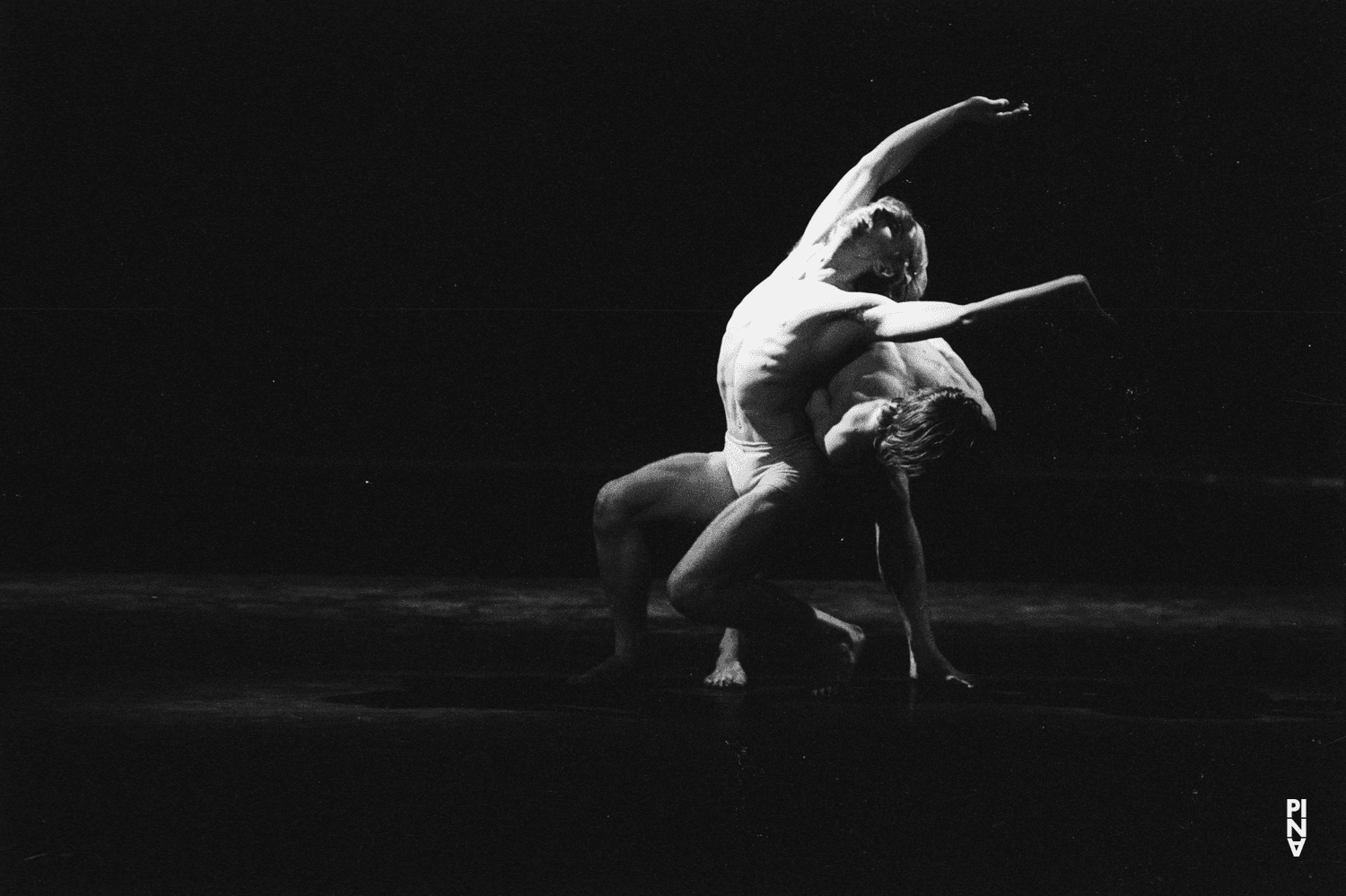 Dominique Mercy und Ed Kortlandt in „Iphigenie auf Tauris“ von Pina Bausch mit Tanztheater Wuppertal im Opernhaus Wuppertal (Deutschland), 20. April 1974