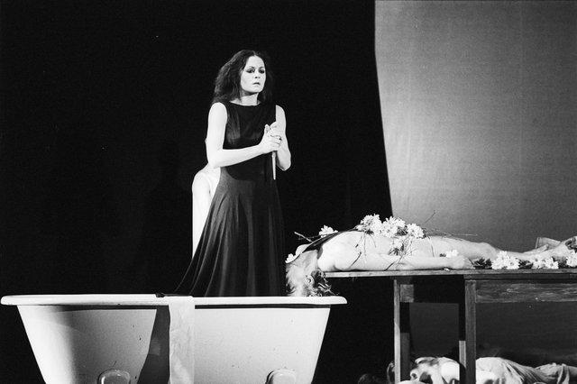 Dominique Mercy and Malou Airaudo in “Iphigenie auf Tauris” by Pina Bausch with Tanztheater Wuppertal at Opernhaus Wuppertal (Germany), April 20, 1974