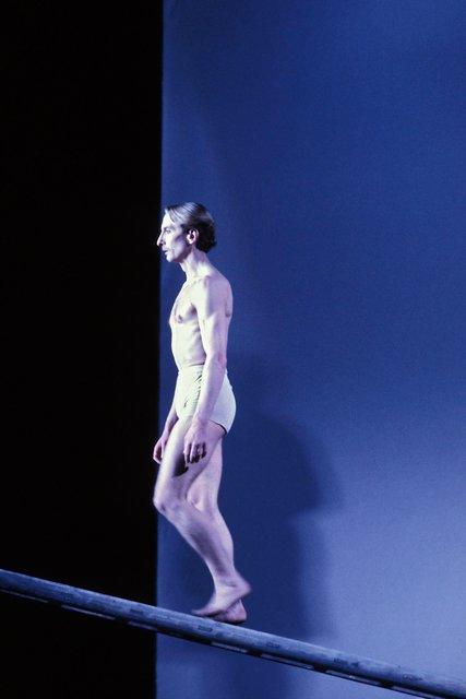 Dominique Mercy dans « Iphigenie auf Tauris » de Pina Bausch avec Tanztheater Wuppertal à l'Opéra de Paris Garnier (France), 20 février 1991
