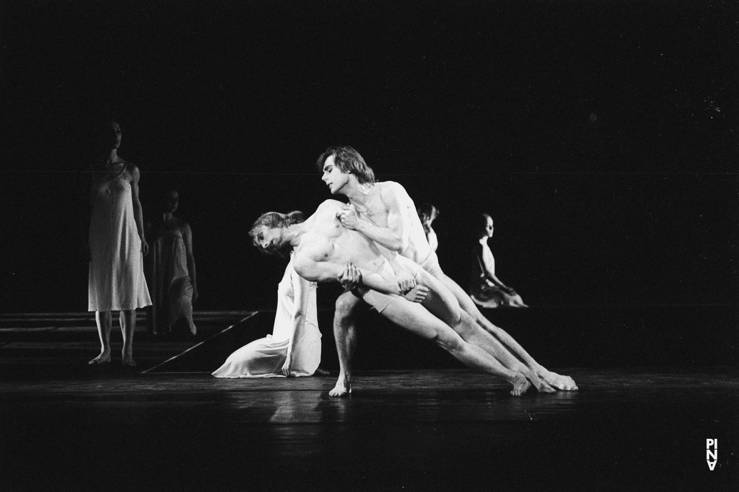 Dominique Mercy und Ed Kortlandt in „Iphigenie auf Tauris“ von Pina Bausch im Opernhaus Wuppertal, Spielzeit 1973/74