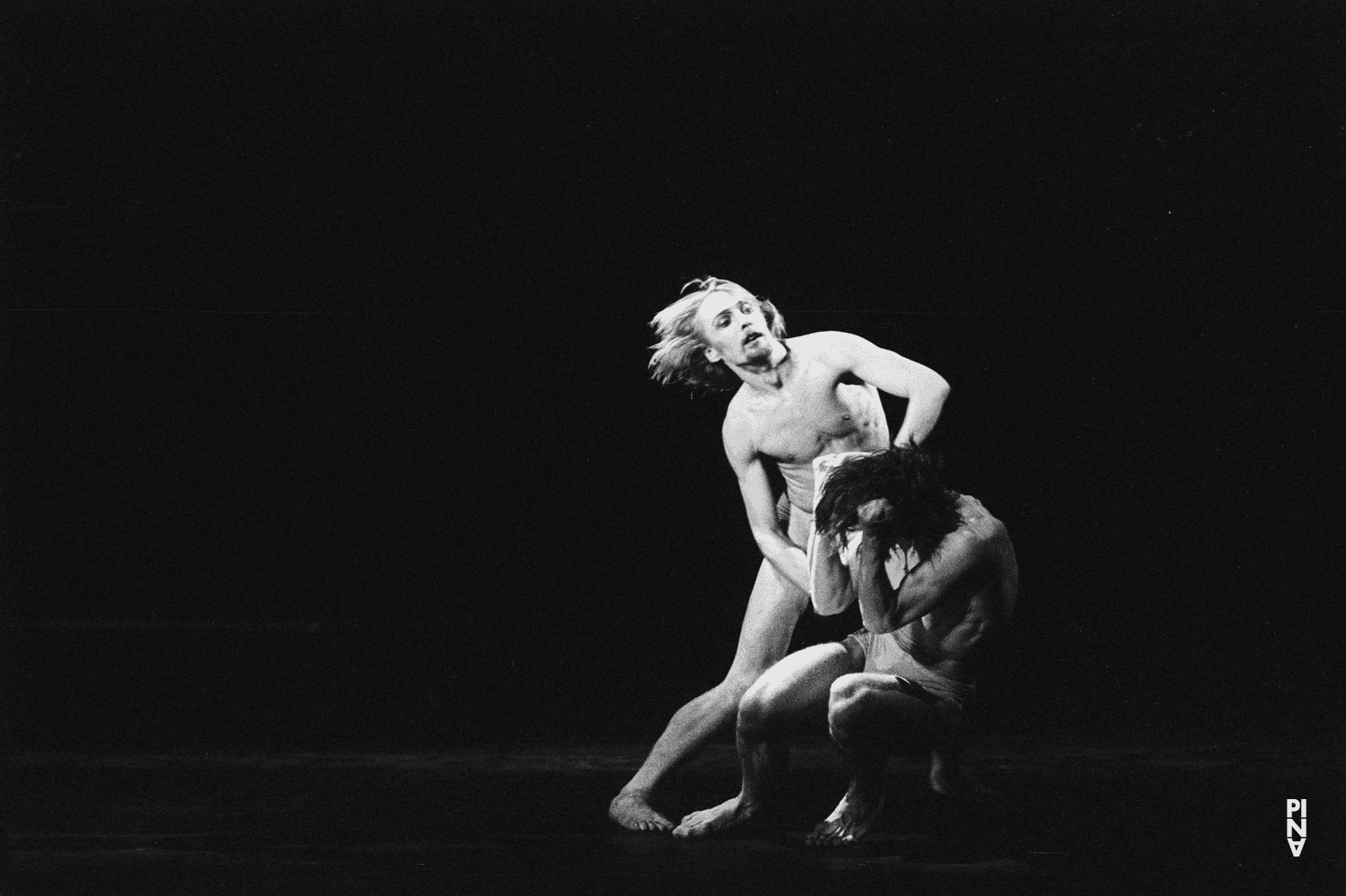 Dominique Mercy und Ed Kortlandt in „Iphigenie auf Tauris“ von Pina Bausch im Opernhaus Wuppertal, Spielzeit 1973/74