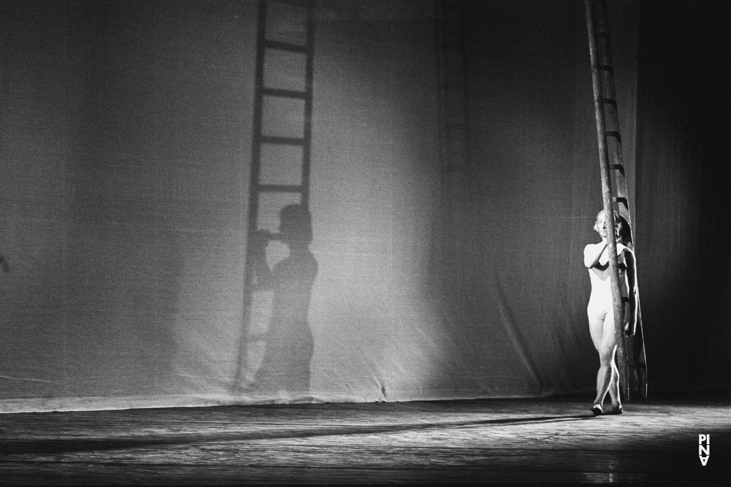 Dominique Mercy dans « Iphigenie auf Tauris » de Pina Bausch à l'Opernhaus Wuppertal, saison 1973/74