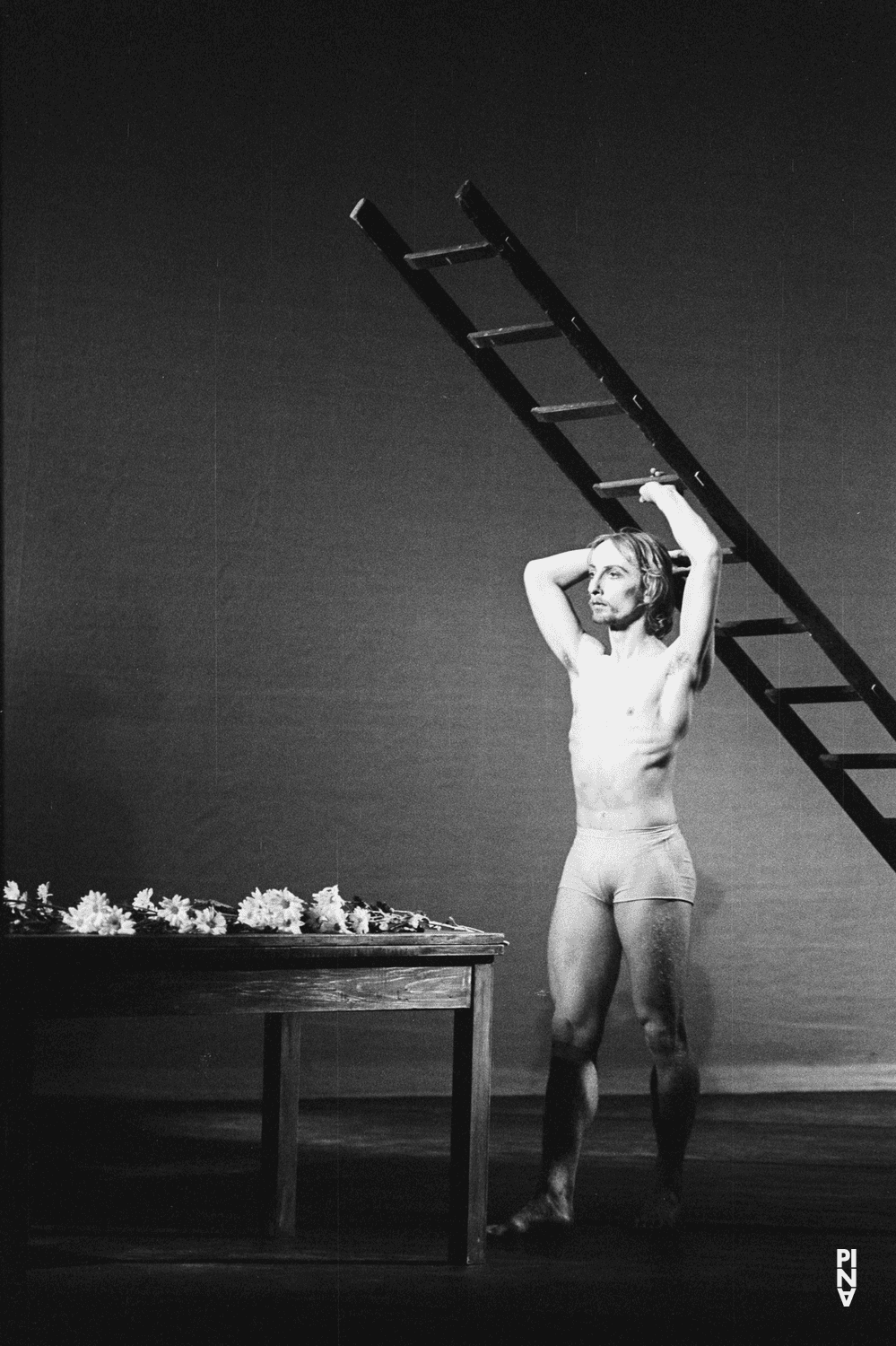 Dominique Mercy in „Iphigenie auf Tauris“ von Pina Bausch im Opernhaus Wuppertal, Spielzeit 1973/74