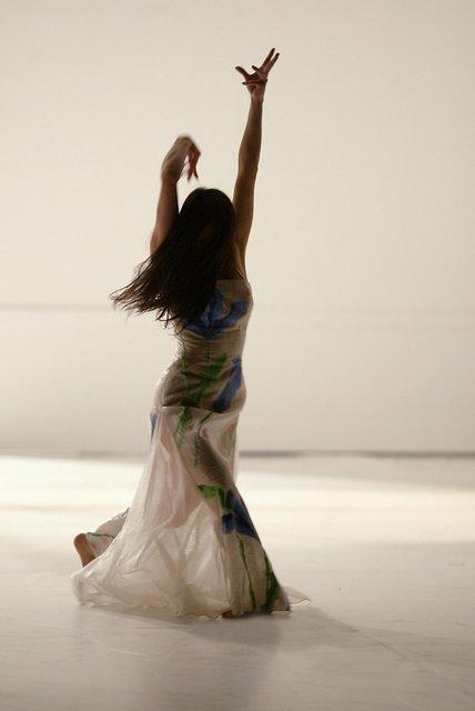 „Für die Kinder von gestern, heute und morgen“ von Pina Bausch mit Tanztheater Wuppertal im Schauspielhaus Wuppertal (Deutschland), 5. Februar 2003