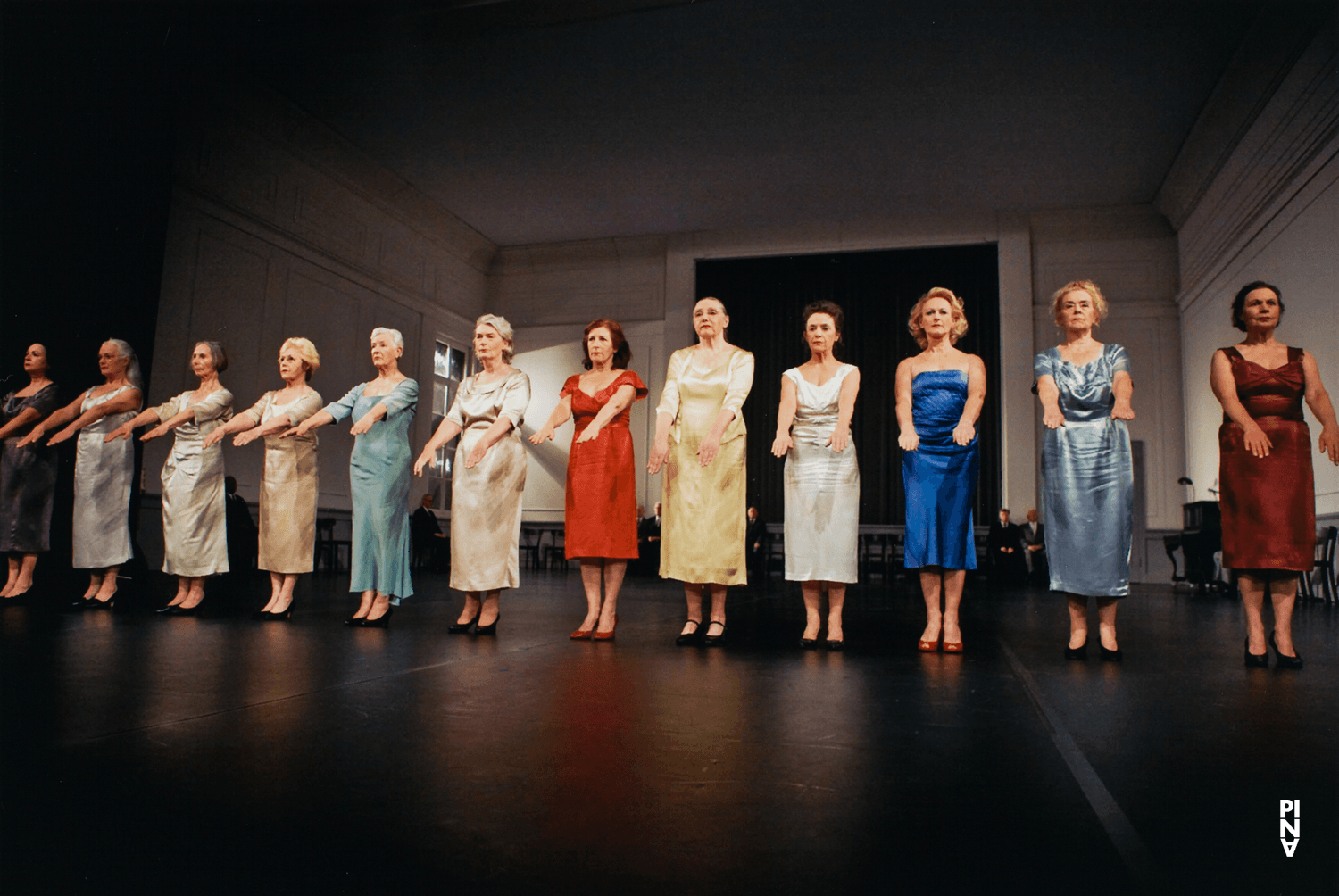 Photo de « Kontakthof. Avec des dames et messieurs de plus de 65 ans » de Pina Bausch