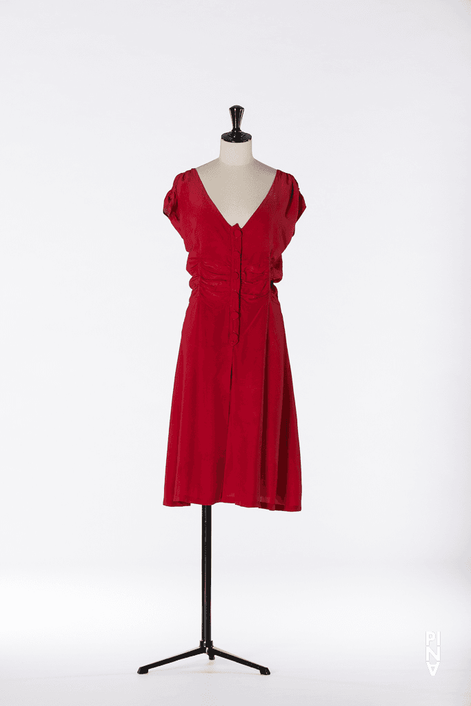 Kurzes Kleid, getragen von Josephine Ann Endicott in „Komm tanz mit mir“ von Pina Bausch