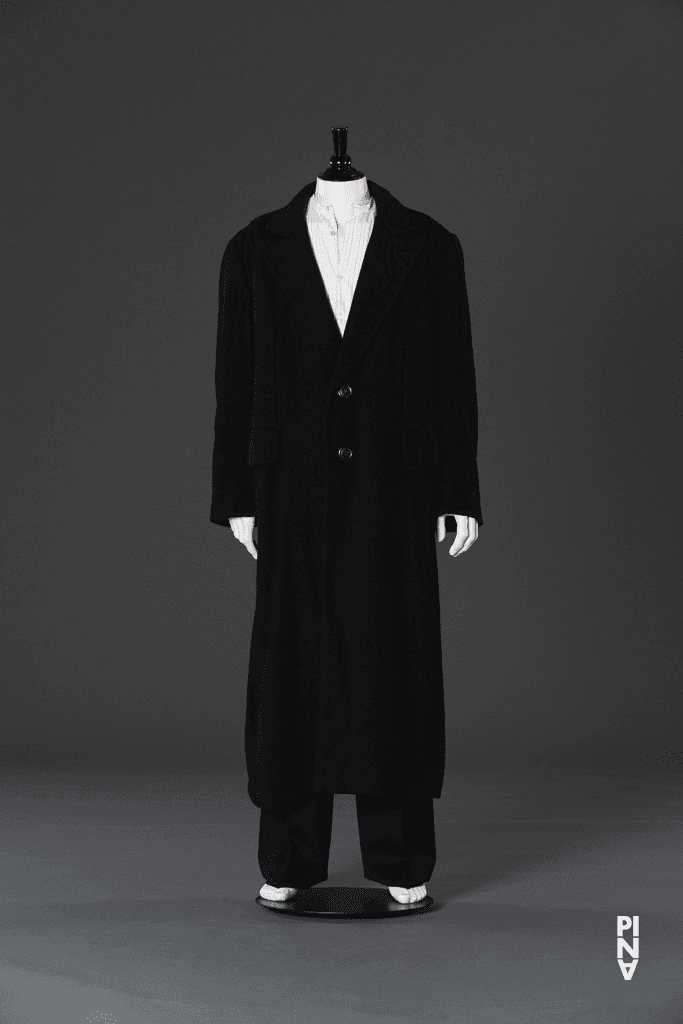 Manteau, porté dans « Komm tanz mit mir » de Pina Bausch