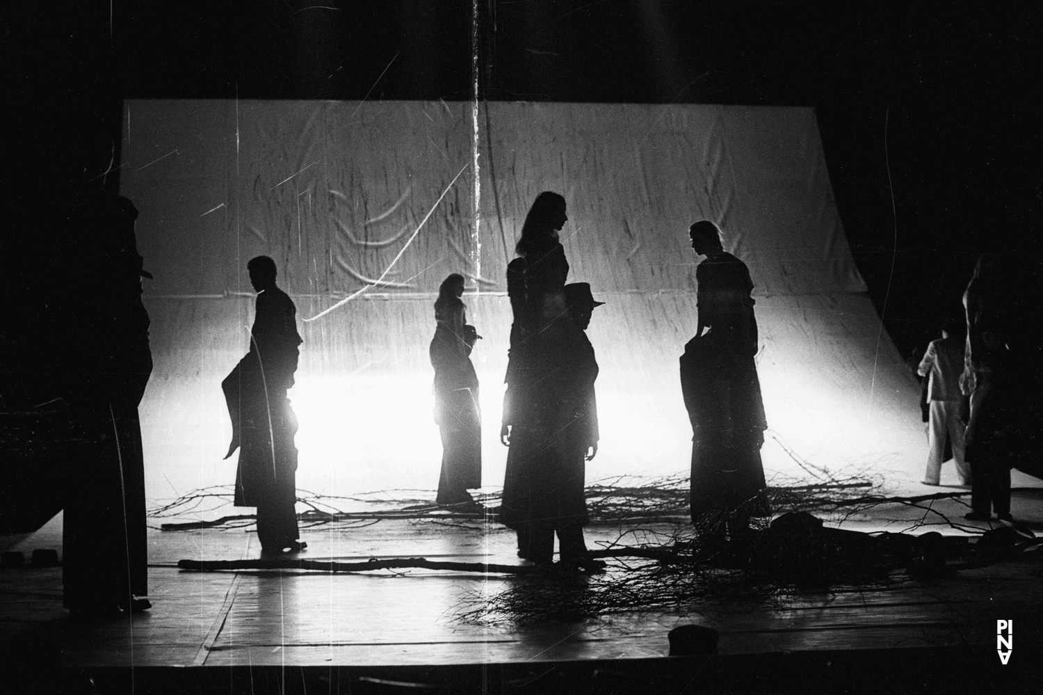 Monika Sagon in „Komm tanz mit mir“ von Pina Bausch