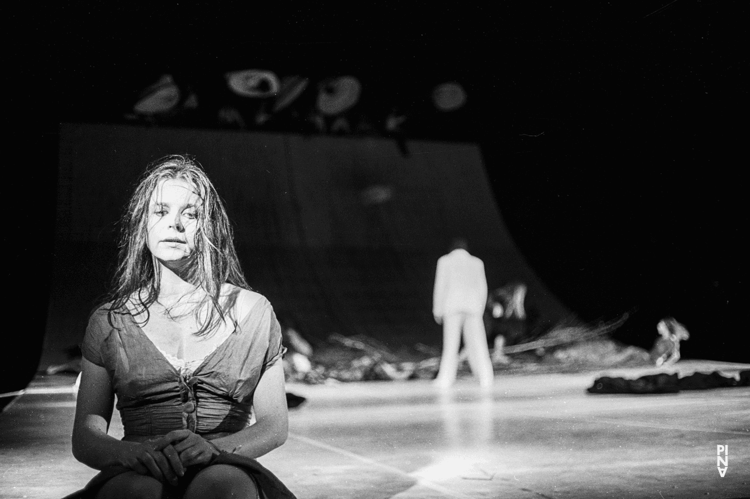 Josephine Ann Endicott in „Komm tanz mit mir“ von Pina Bausch