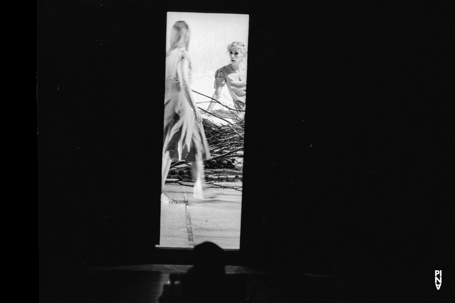 Marion Cito in „Komm tanz mit mir“ von Pina Bausch