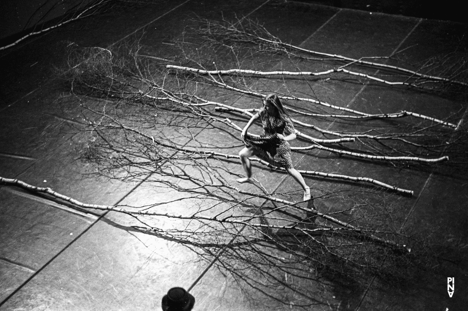 Josephine Ann Endicott dans « Komm tanz mit mir » de Pina Bausch