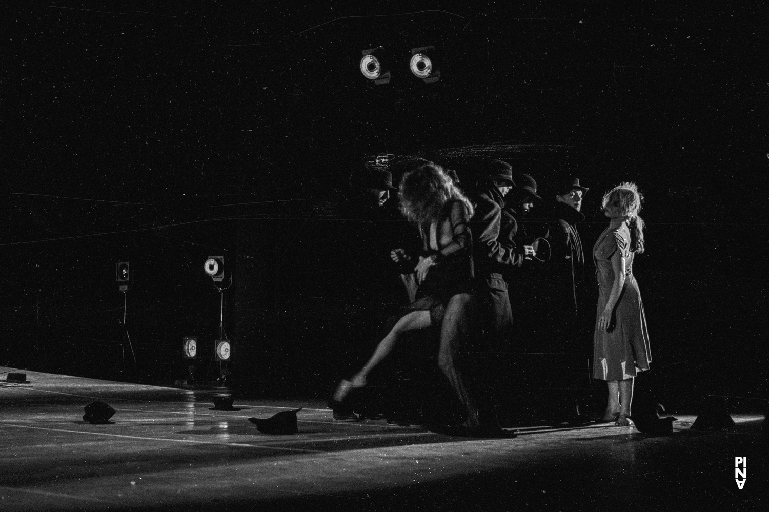 Josephine Ann Endicott und Heinz Samm in „Komm tanz mit mir“ von Pina Bausch