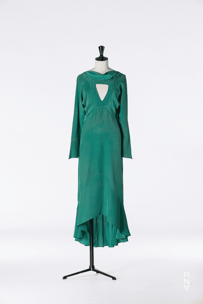 Langes Kleid, getragen in „Kontakthof“ von Pina Bausch