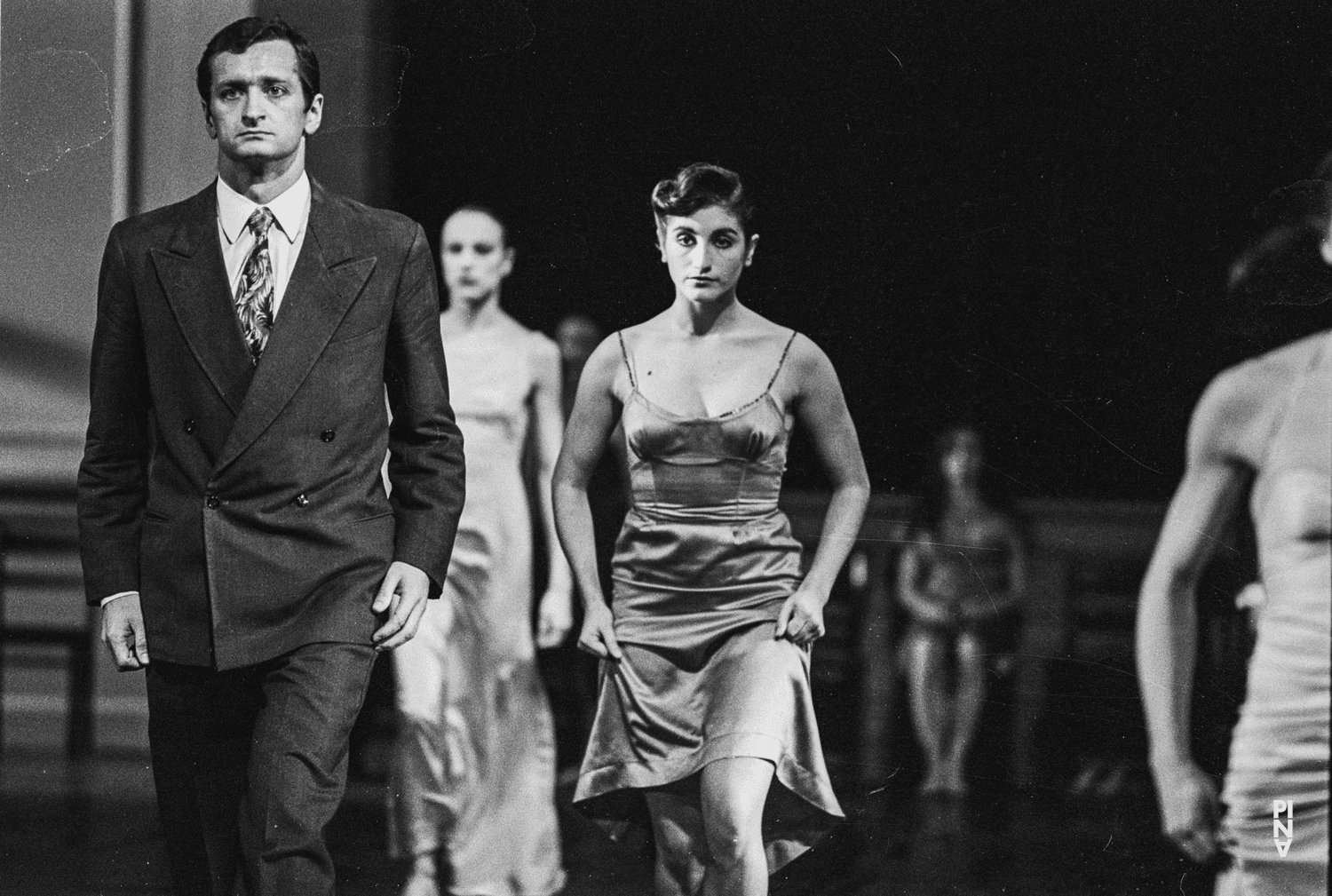 Jan Minařík und Isabel Ribas Serra in „Kontakthof“ von Pina Bausch