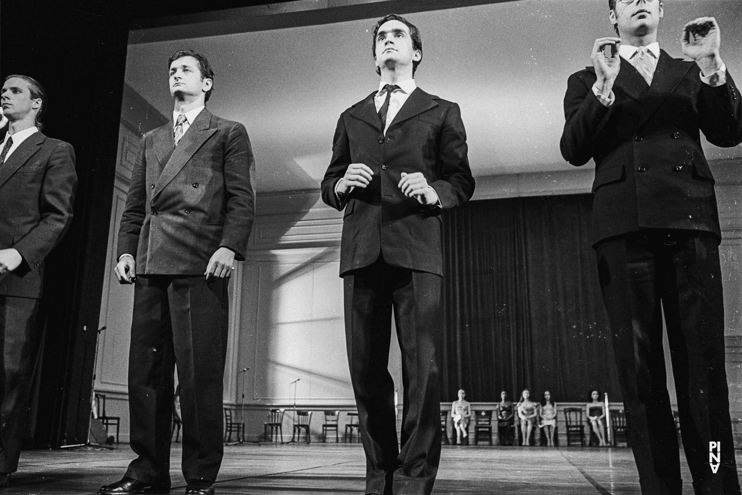 Arthur Rosenfeld, Jan Minařík et Gary Austin Crocker dans « Kontakthof » de Pina Bausch