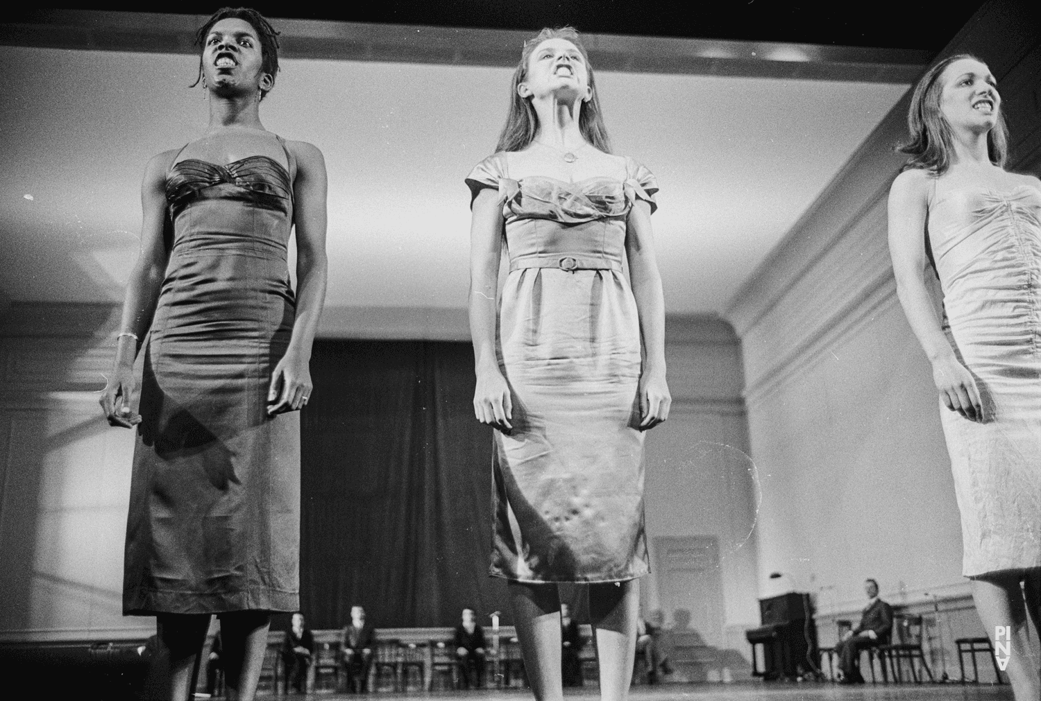 Josephine Ann Endicott, Vivienne Newport et Elisabeth Clarke dans « Kontakthof » de Pina Bausch