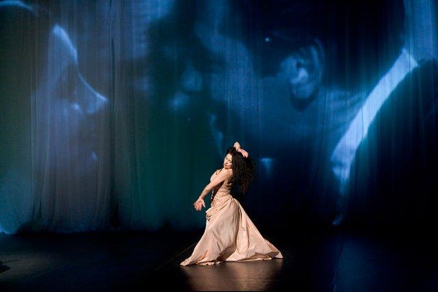 Aida Vainieri in “'Sweet Mambo'” by Pina Bausch with Tanztheater Wuppertal at Théâtre de la Ville Paris (France), Jan. 18, 2009