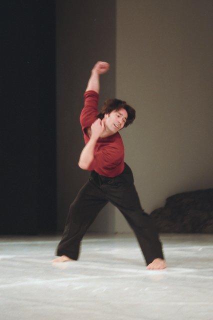 Rainer Behr dans « Masurca Fogo » de Pina Bausch avec Tanztheater Wuppertal au Aalto Theater Essen (Allemagne), 22 novembre 2008