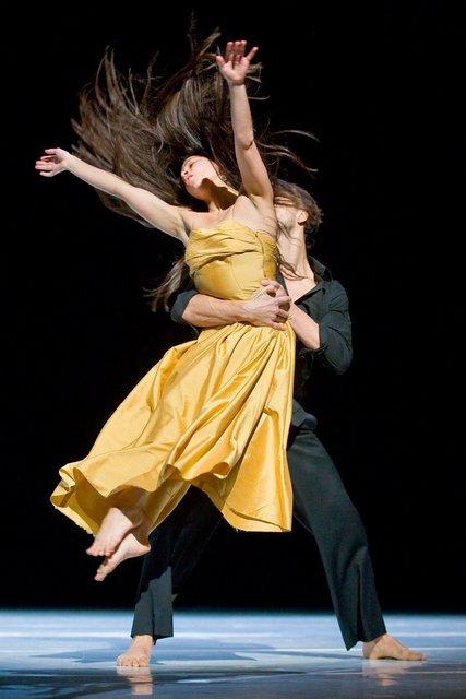 Silvia Farias Heredia in „"... como el musguito en la piedra, ay si, si, si ..." (Wie das Moos auf dem Stein)“ von Pina Bausch mit Tanztheater Wuppertal im Opernhaus Wuppertal (Deutschland), 11. Juni 2009