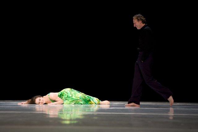 Dominique Mercy et Thusnelda Mercy dans « "... como el musguito en la piedra, ay si, si, si ..." (Comme la mousse sur la pierre) » de Pina Bausch avec Tanztheater Wuppertal à l'Opernhaus Wuppertal (Allemagne), 11 juin 2009